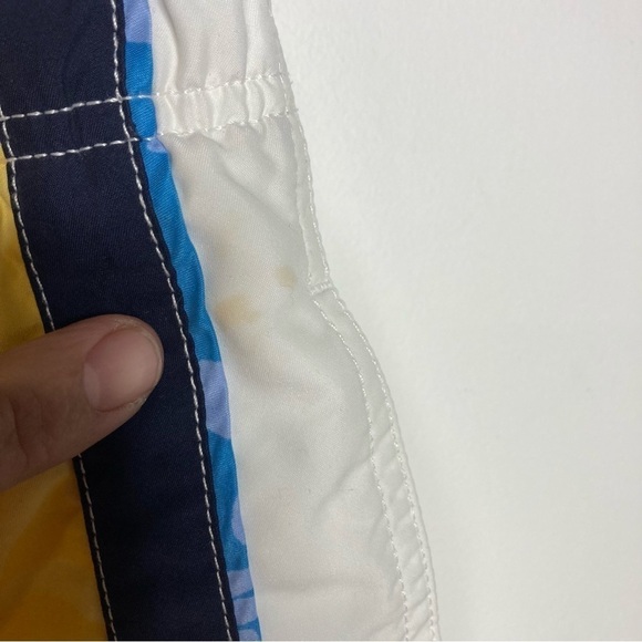 Tommy Hilfiger swim trunks size large - Picture 4 of 7